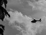 Helicóptero de la policía surcando el cielo de Madrid